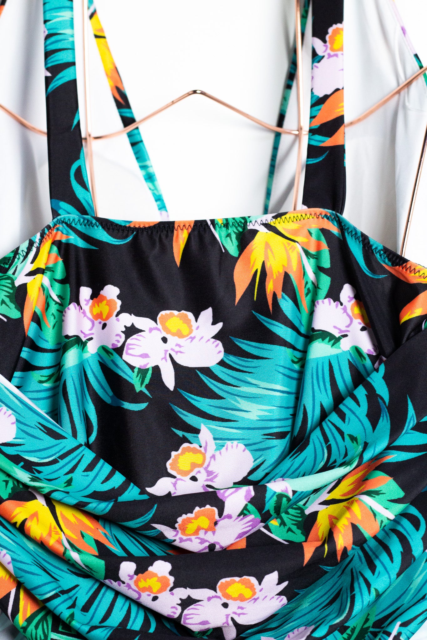 Traje de Baño Plus Size Tropical con Peto
