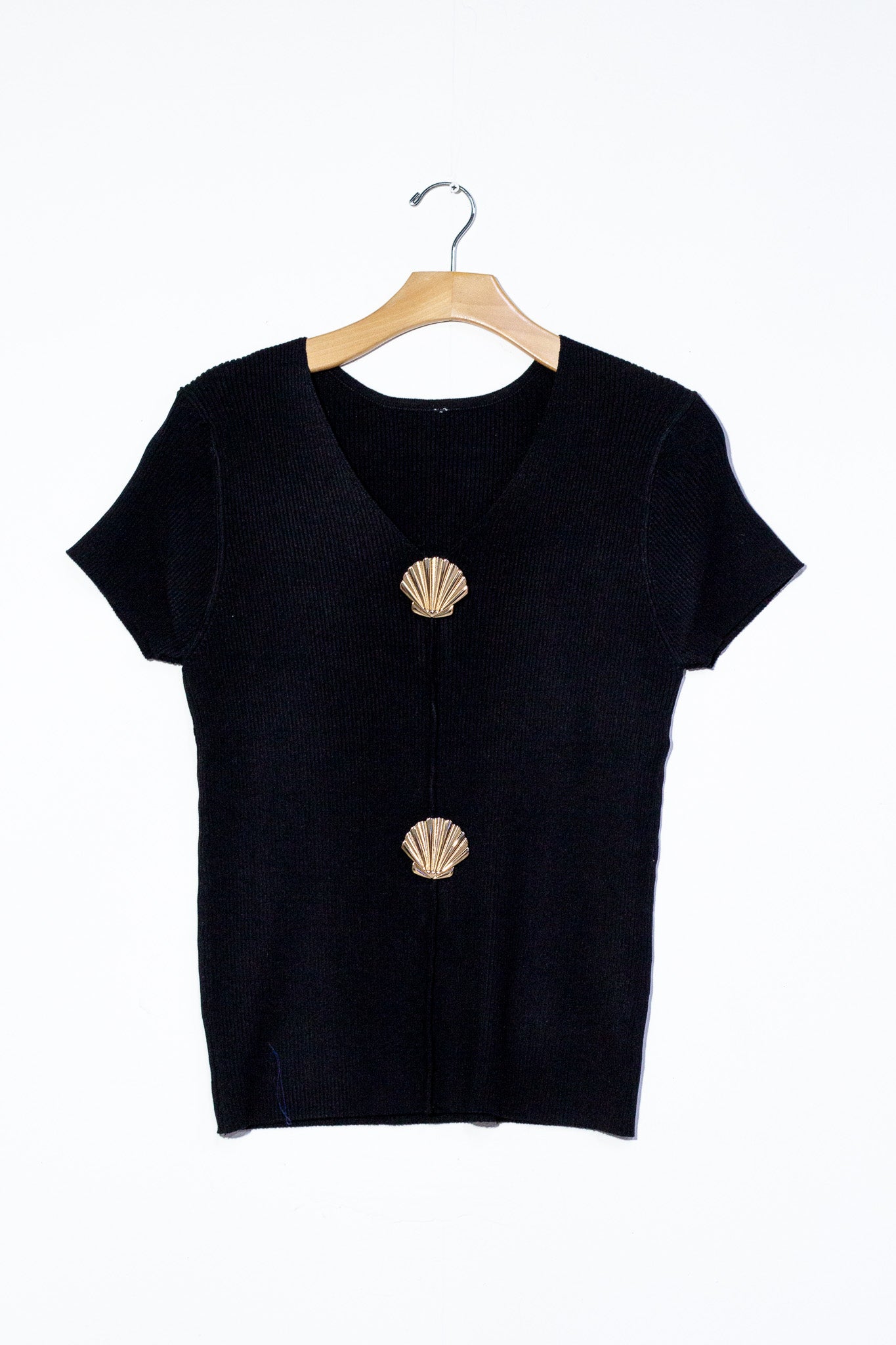 Blusa Curvy Punto Botón Concha Negra Femenina Clásica