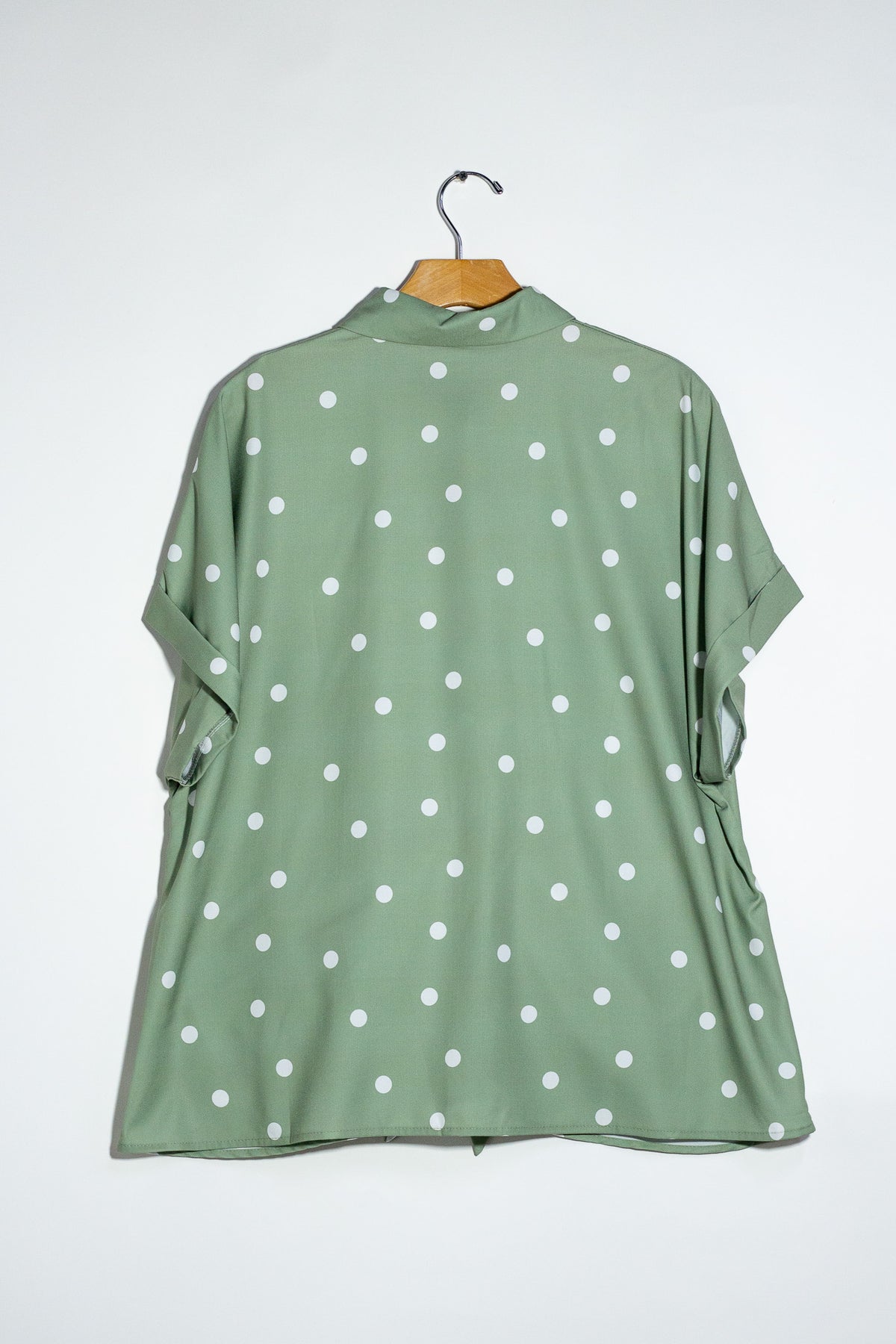 Camisa con lazo polka sage