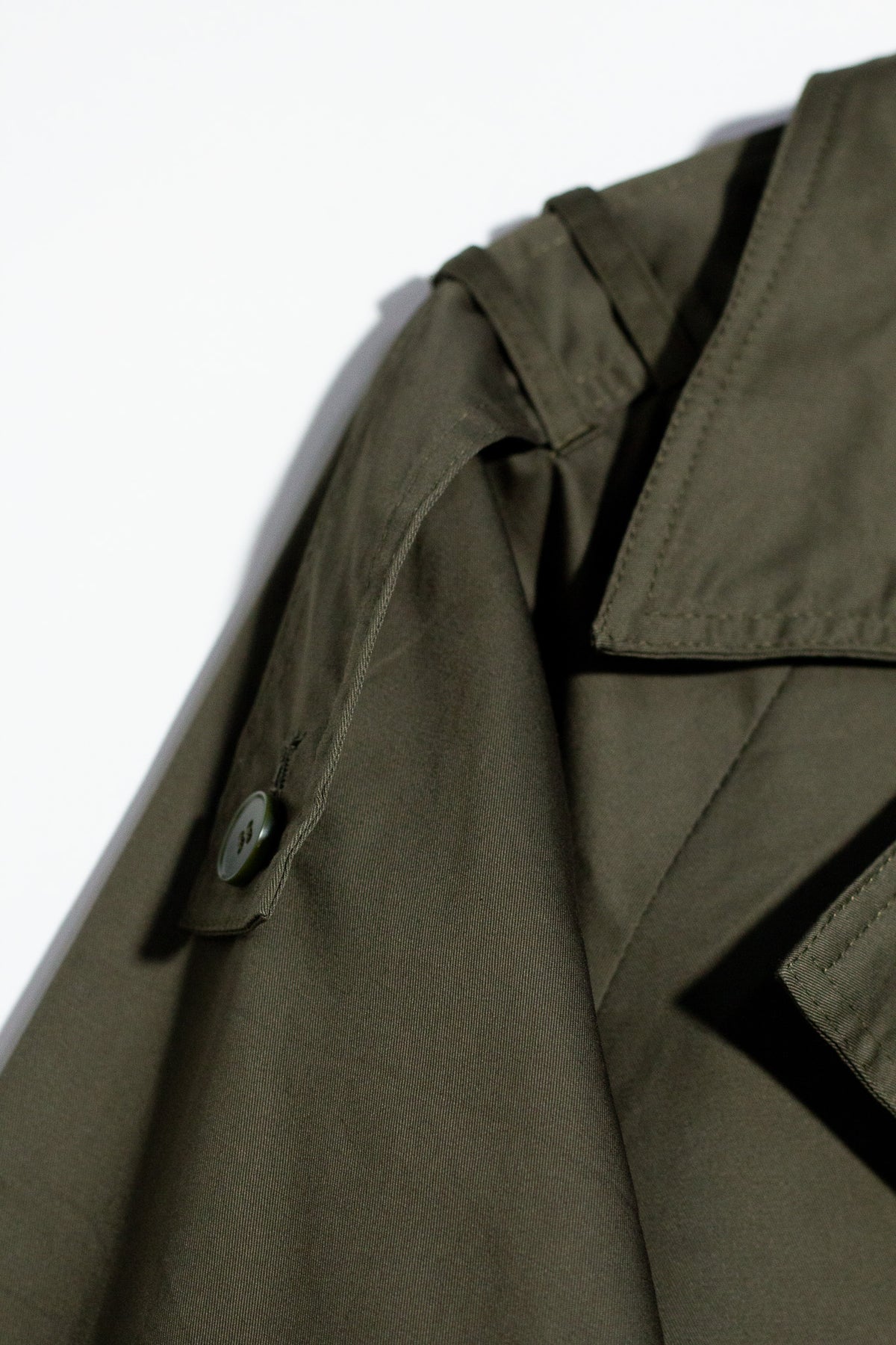 Chaqueta Crop Curvy Militar Charreteras Olivo