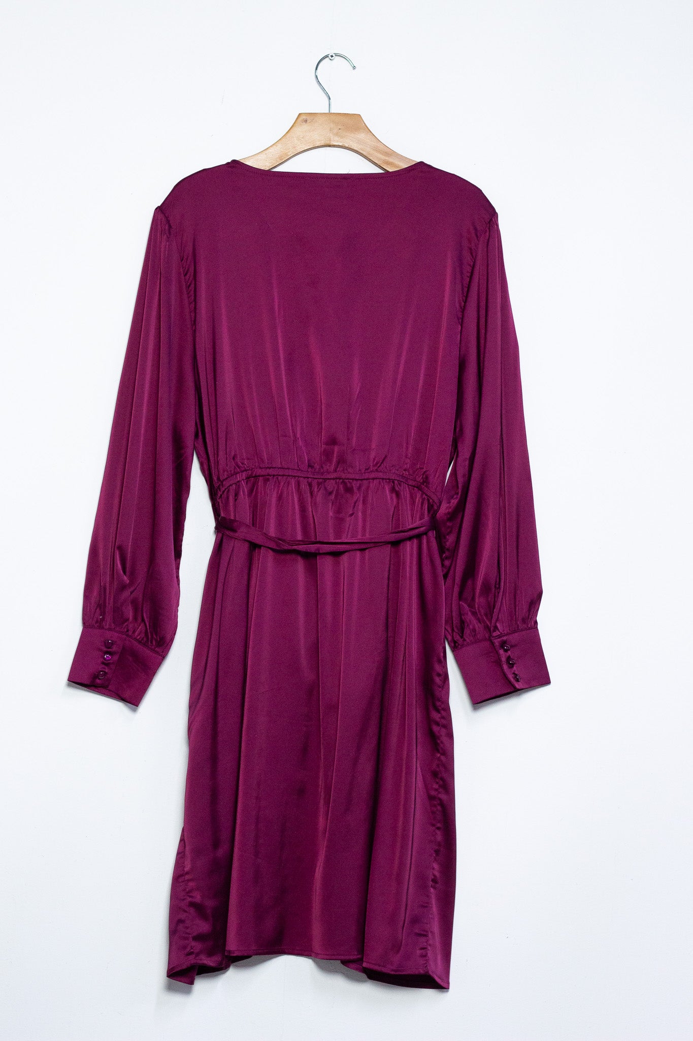 Vestido corto cruzado satin tinto