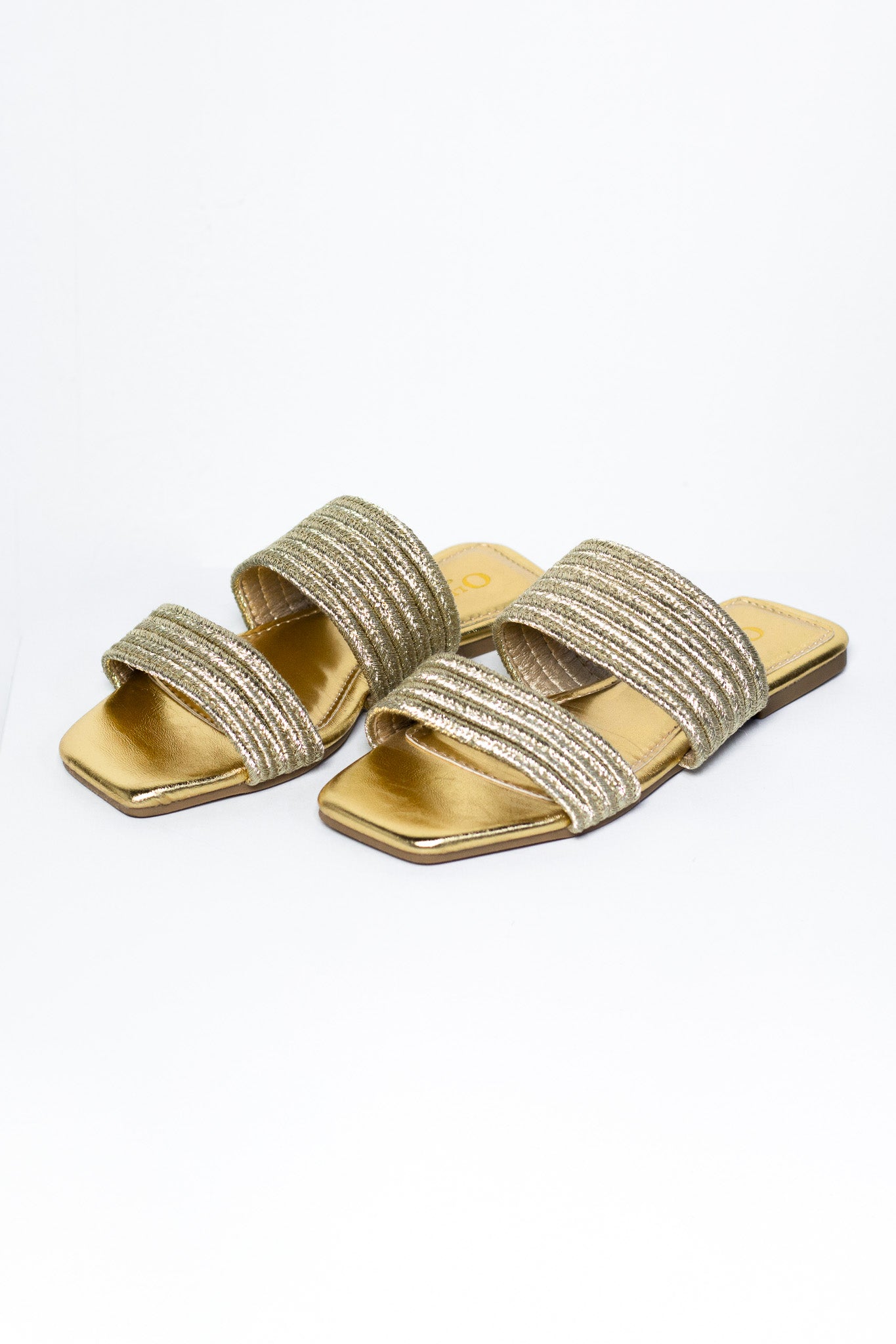 Sandalia Doble Banda Dorada Plus-Friendly Comodidad Real