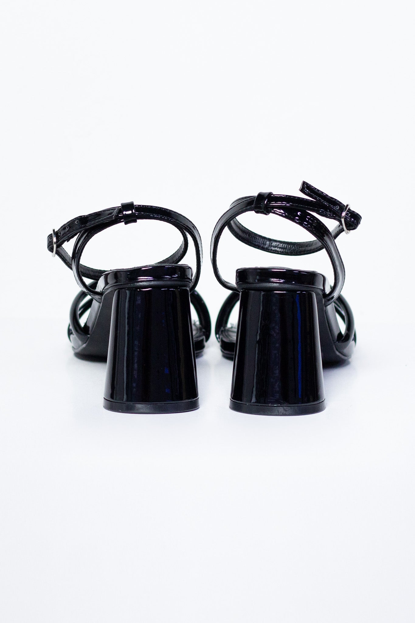 Tacones Ritas con Pulsera Negros Plus-Friendly Elegantes