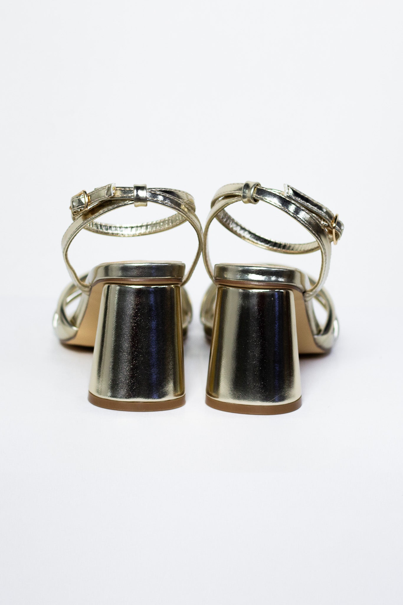 Tacones Curvy Dorados con Pulsera Tacón Grueso Cómodo