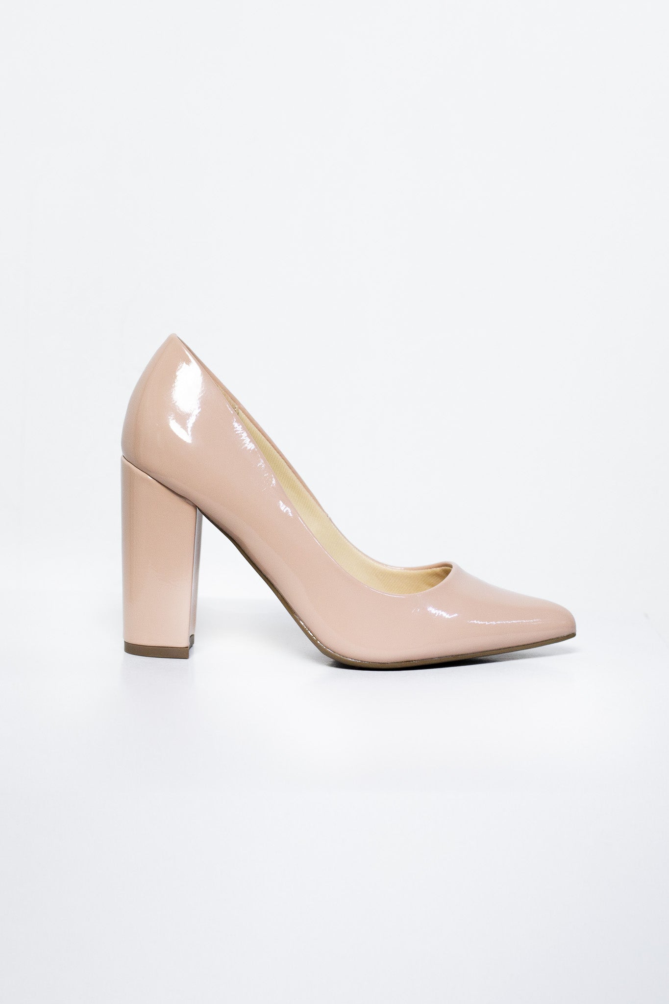 Stilettos Nude Curvy de Punta Fina | Zapatillas Clásicas Estilizadoras