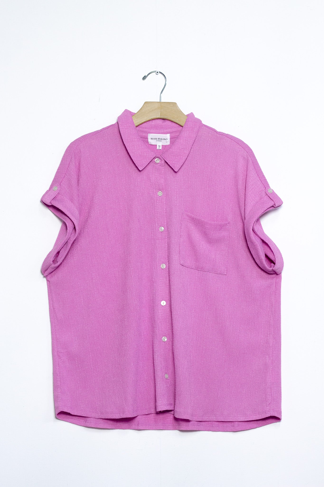 Camisa Curvy Texturizada con Bolsa Frontal Negro Rosa Casual