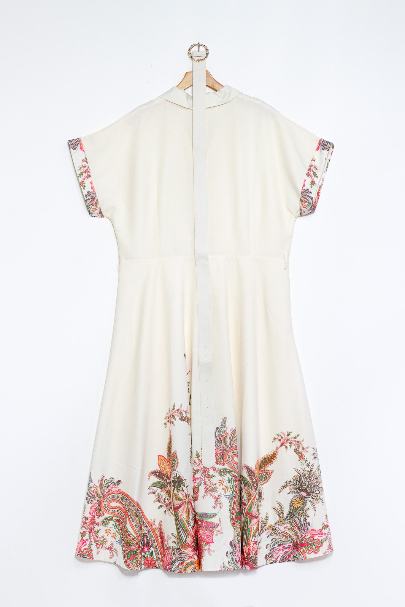 Maxi Vestido Curvy Detalles con Cinto Beige Define Cintura