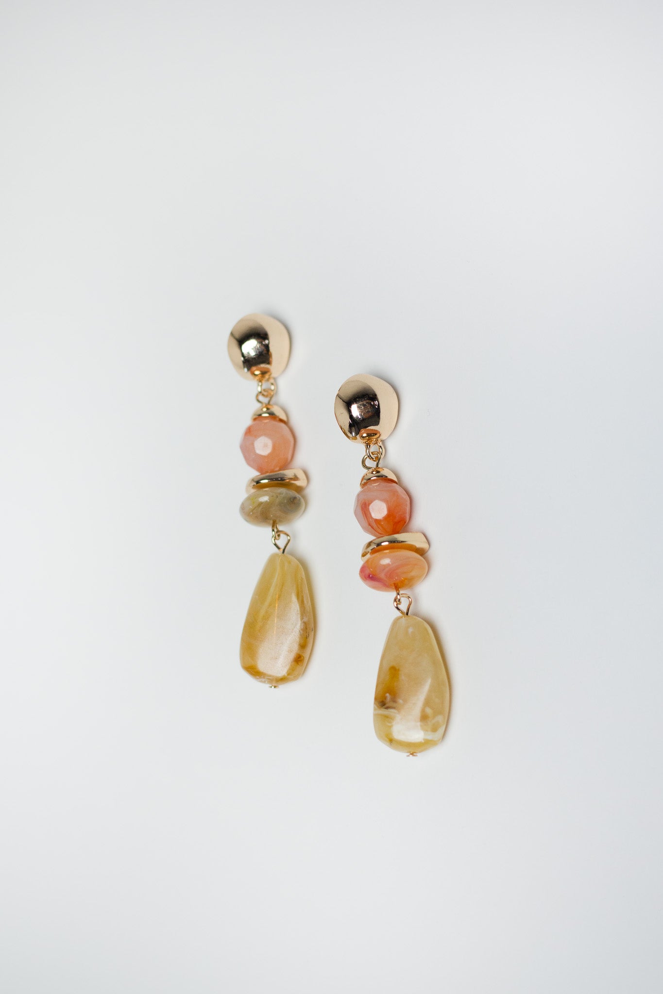 Aretes Golden Amber carey cafe