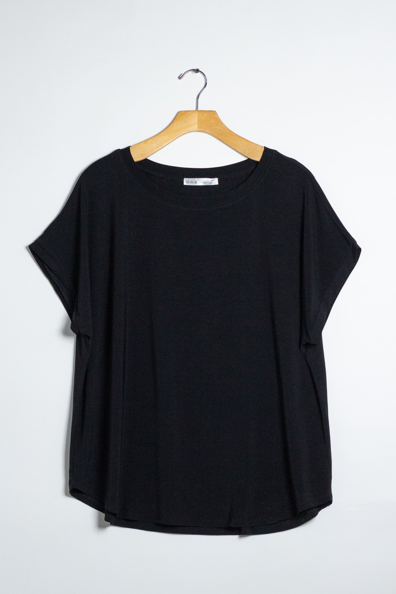 Blusa Curvy Licra Cuello Redondo Manga Corta Negro Atemporal