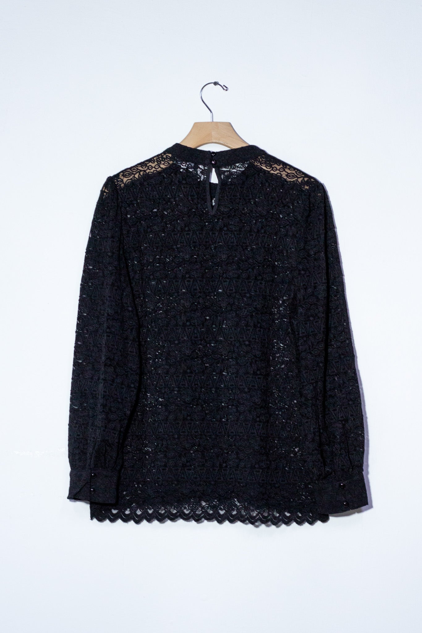 Blusa manga larga encaje negra