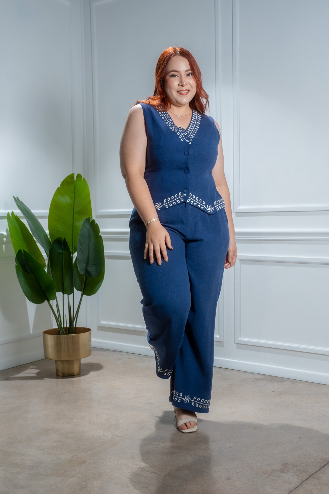 Set pantalon y chaleco bordado azul