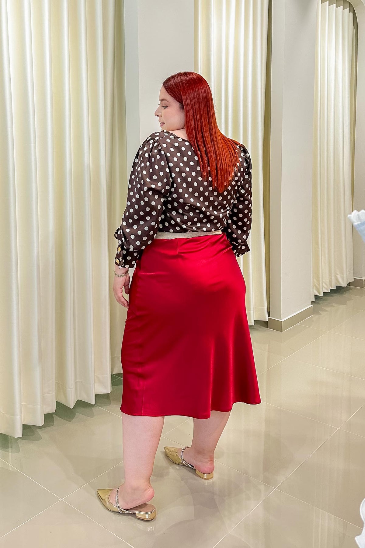 Falda Curvy Midi Satín Lisa Roja