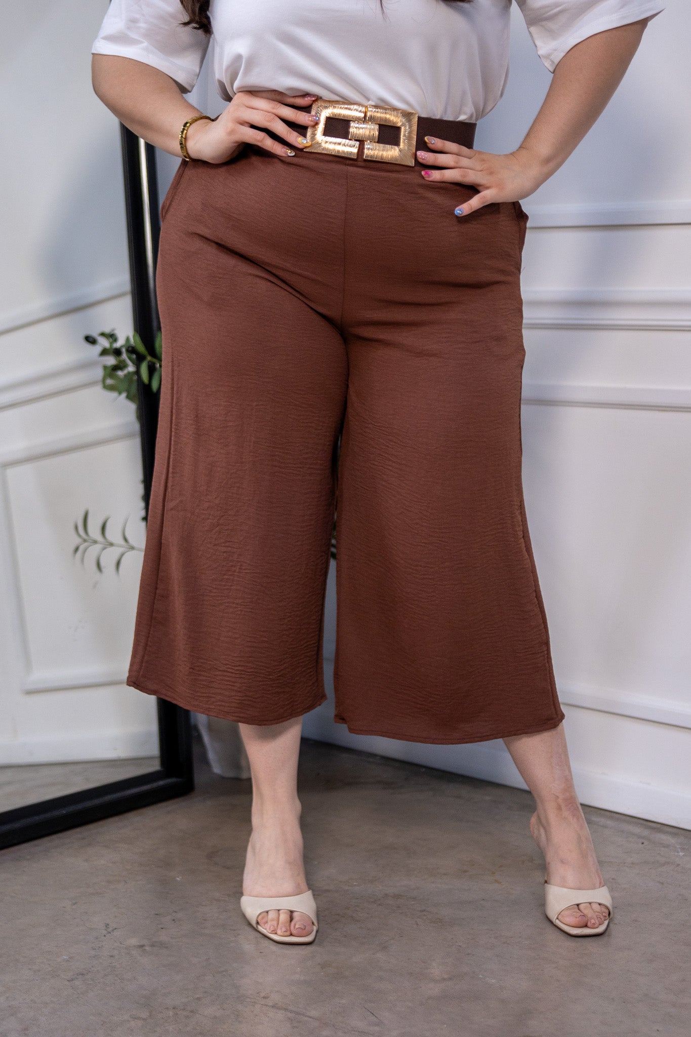 Bermuda Curvy Larga Cintura Alta Lisa Café Chocolate