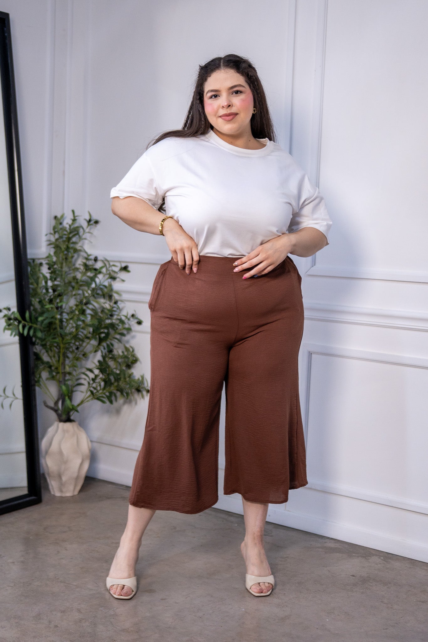 Bermuda Curvy Larga Cintura Alta Lisa Café Chocolate