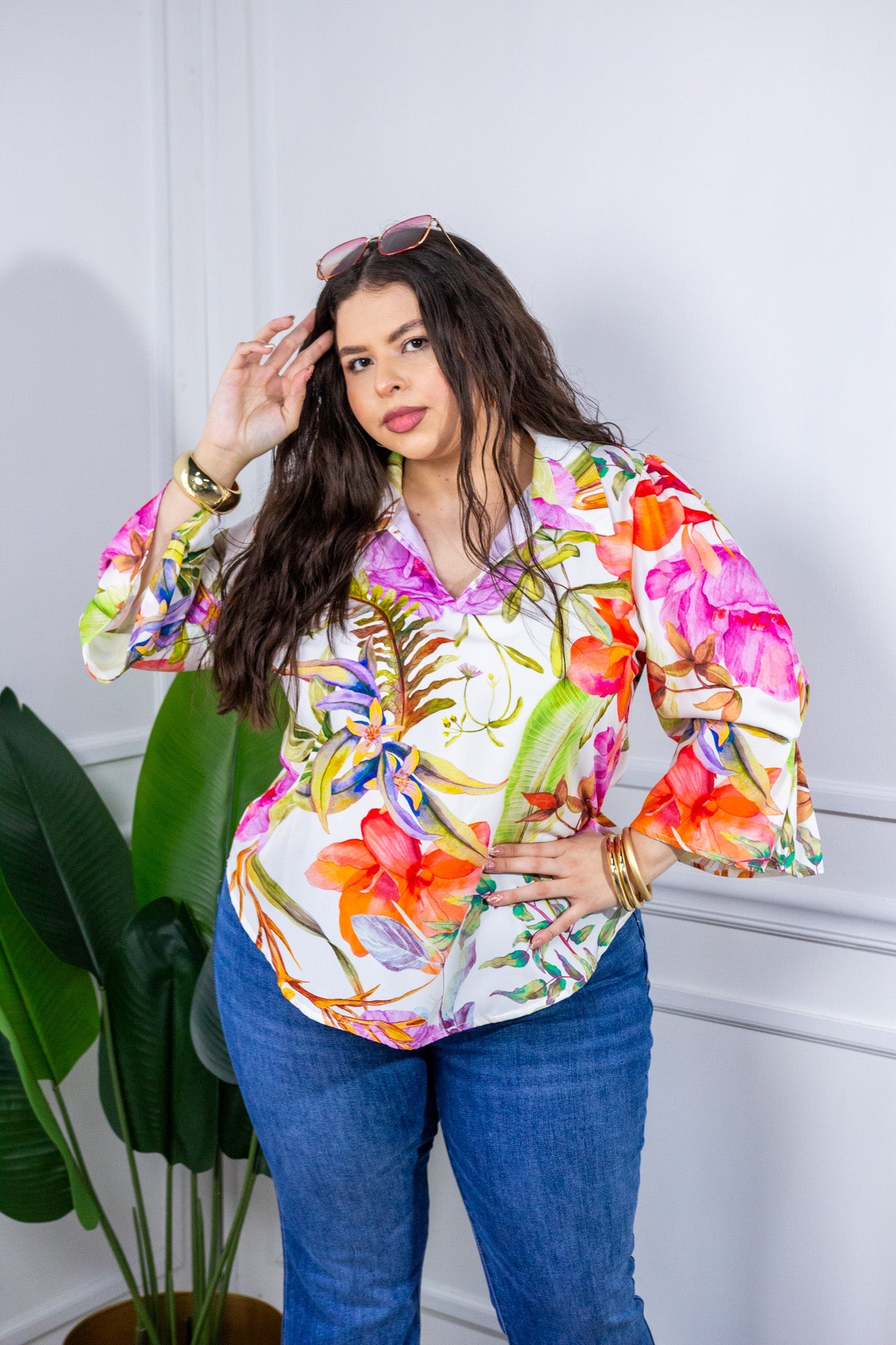 Blusa Curvy Satinada Estampado Floral Tropical Manga 3/4 Blanco