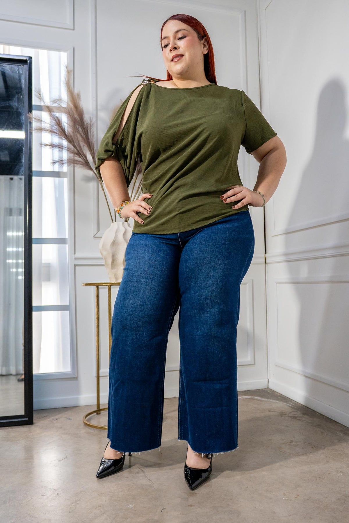 Blusa Curvy Lisa Abertura Hombro Argolla Olivo