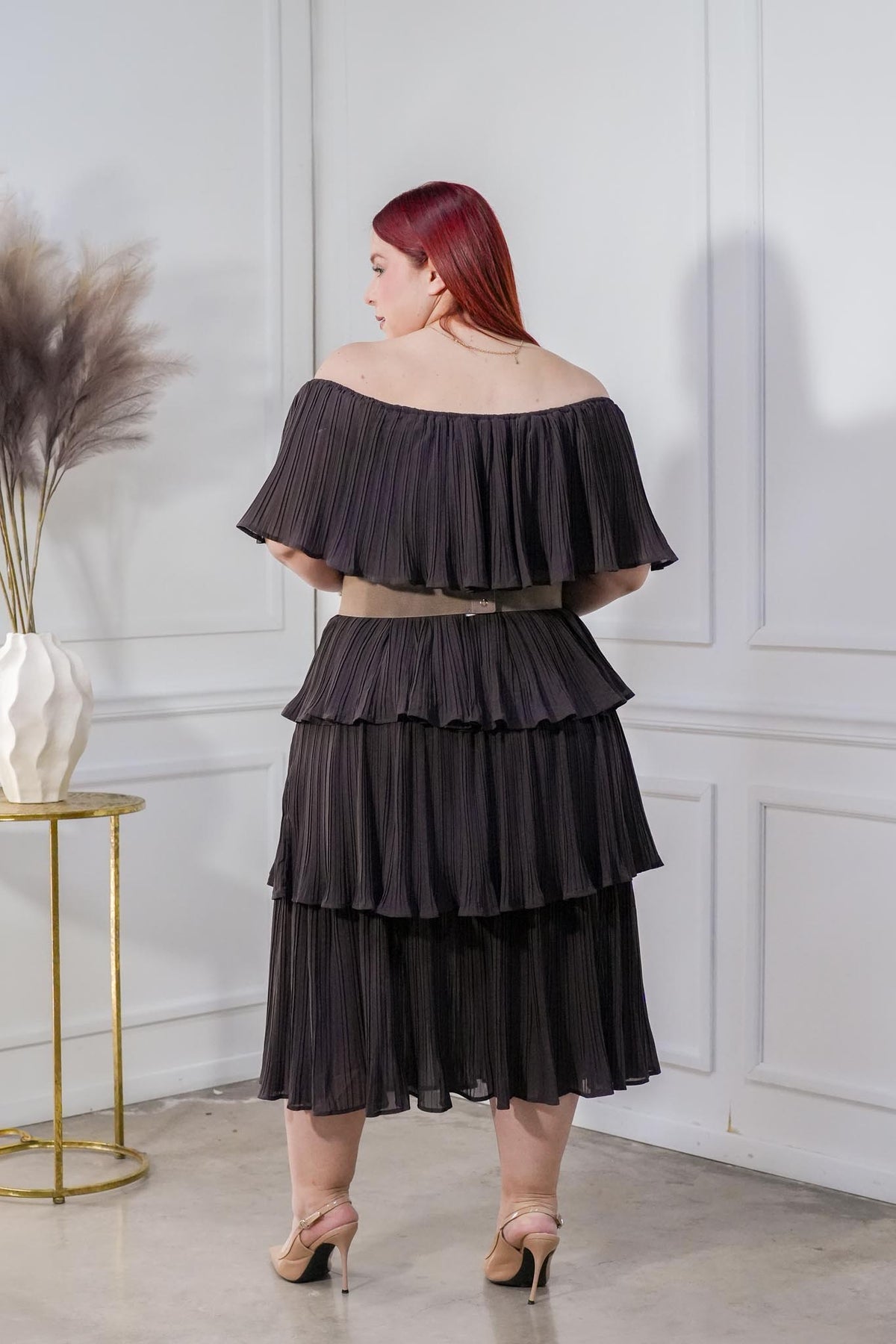 Vestido Curvy Off Shoulder Holanes Plisado Café