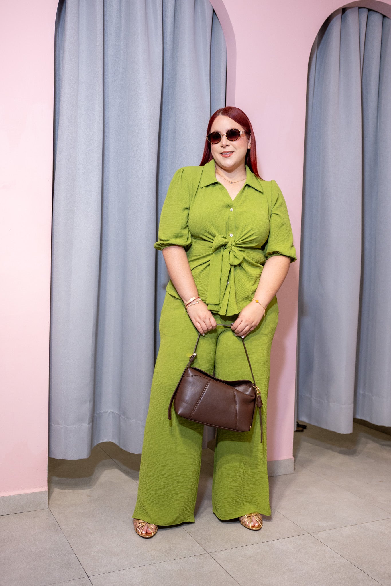 Set Blusa y Pantalon Wide Leg Curvy Manga Corta con Lazo Verde