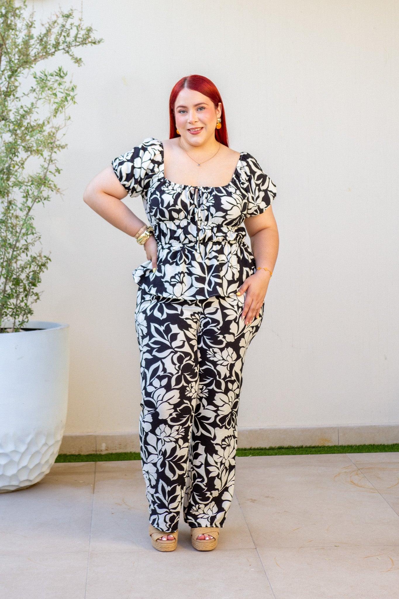 Set Curvy Top Peplum y Pantalón Palazzo Floral Blanco y Negro