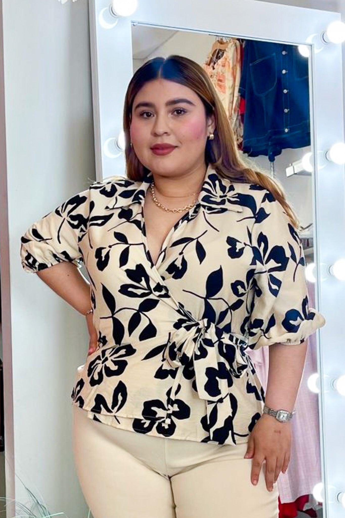 Blusa Curvy Cruzada Estampada Beige Femenina Versátil