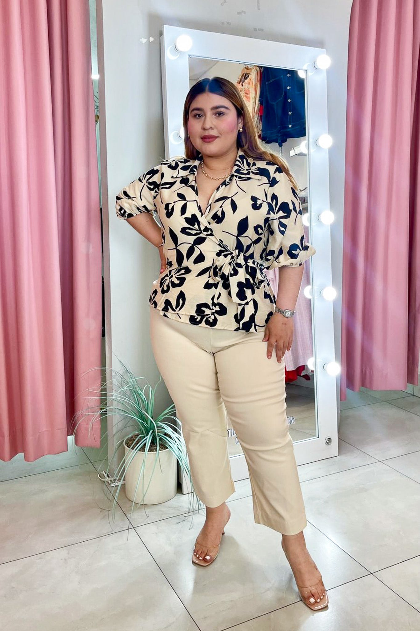 Blusa Curvy Cruzada Estampada Beige Femenina Versátil