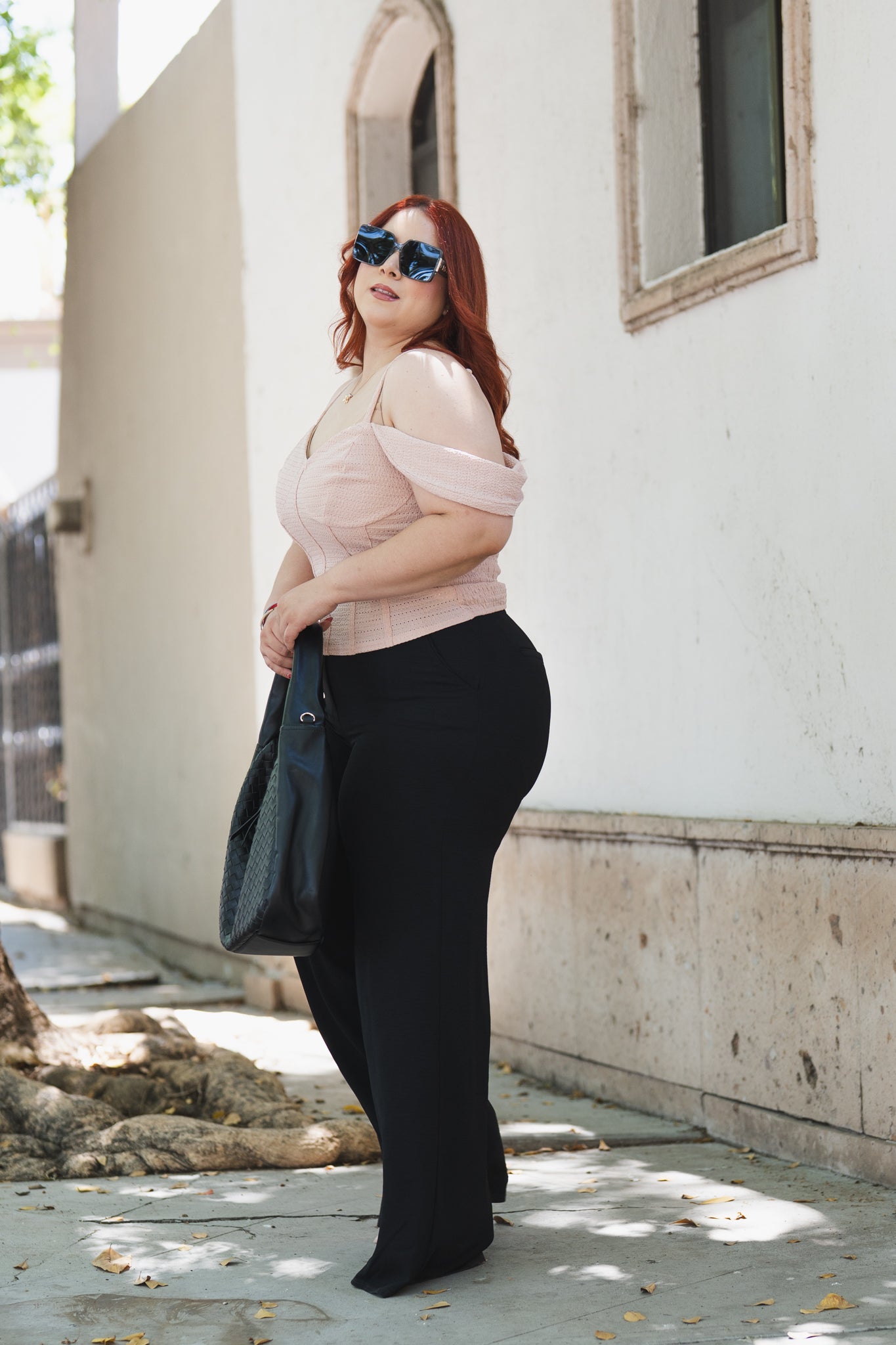 Blusa crop off shoulder rosa