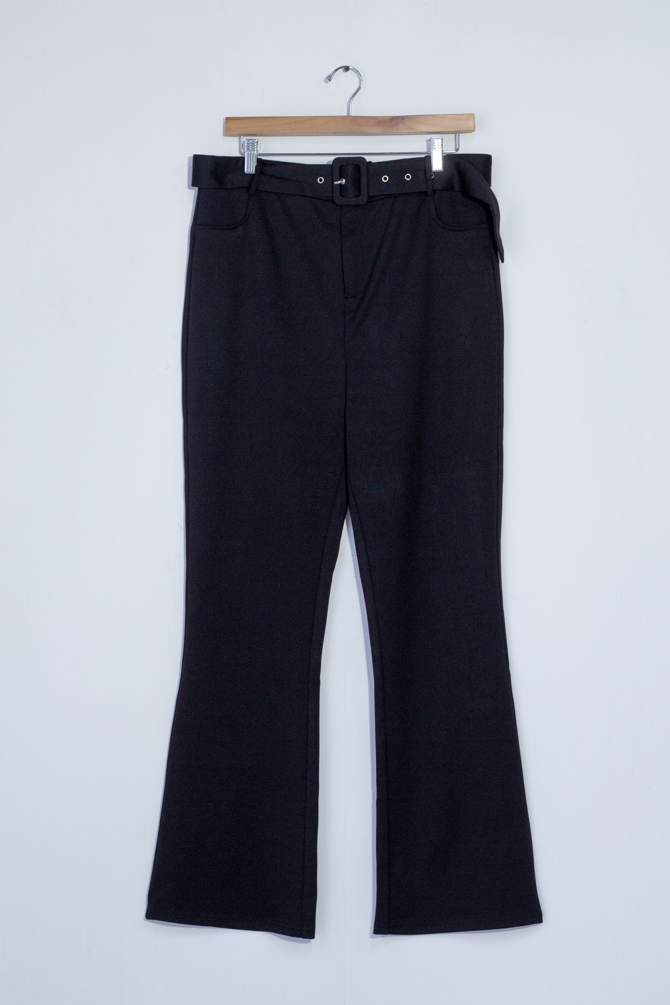 Pantalon recto c/cinto negro