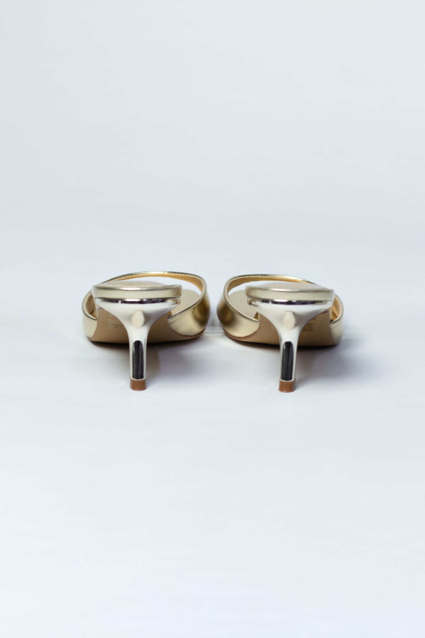 Tacon metalico dorado