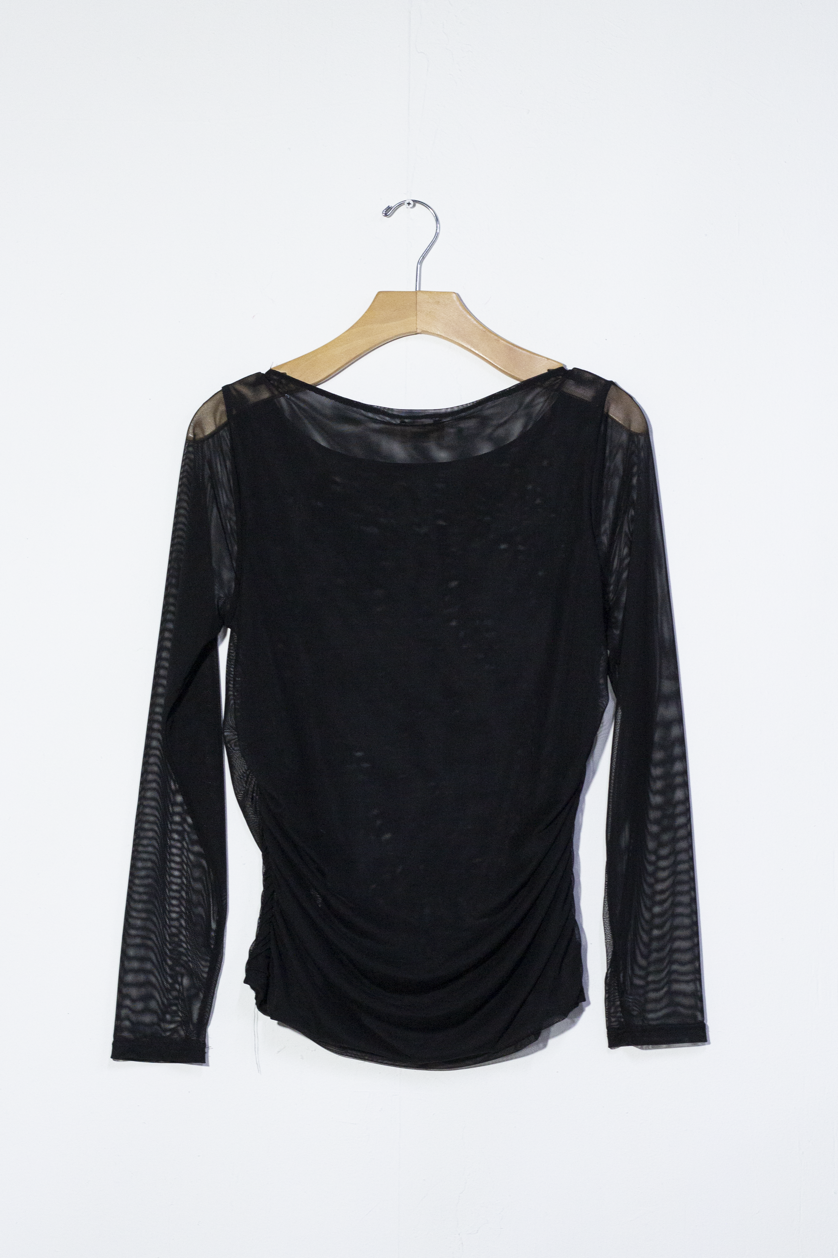 Blusa mesh surcida negra