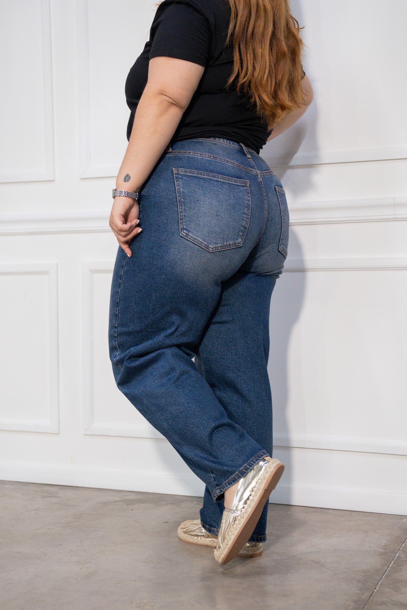Dark smooth barrel jeans