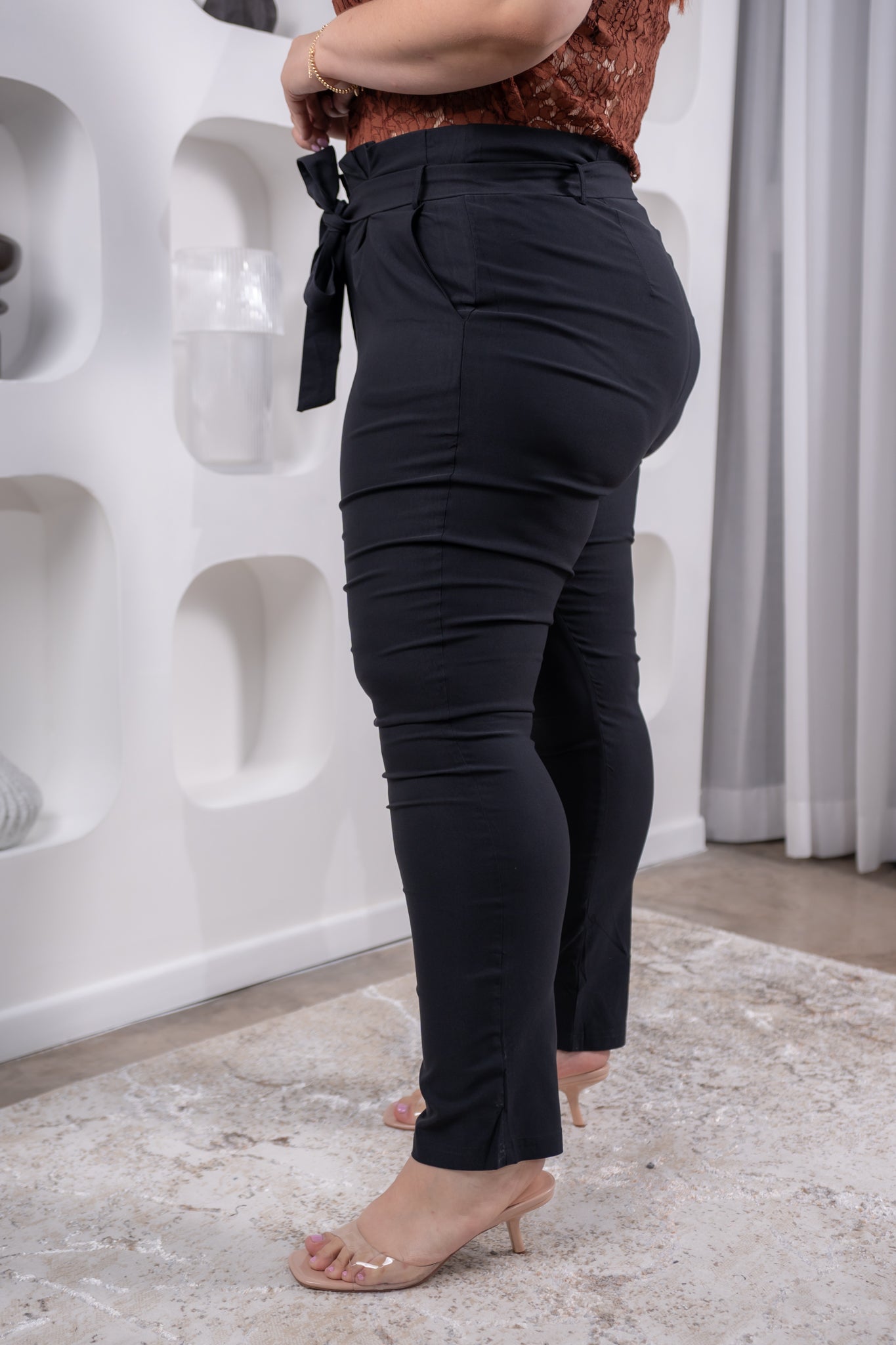 Pantalon de vestir con lazo negro