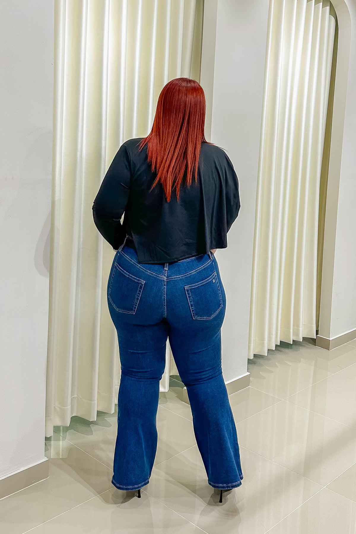 Jeans Flare Liso Curvy Oscuro