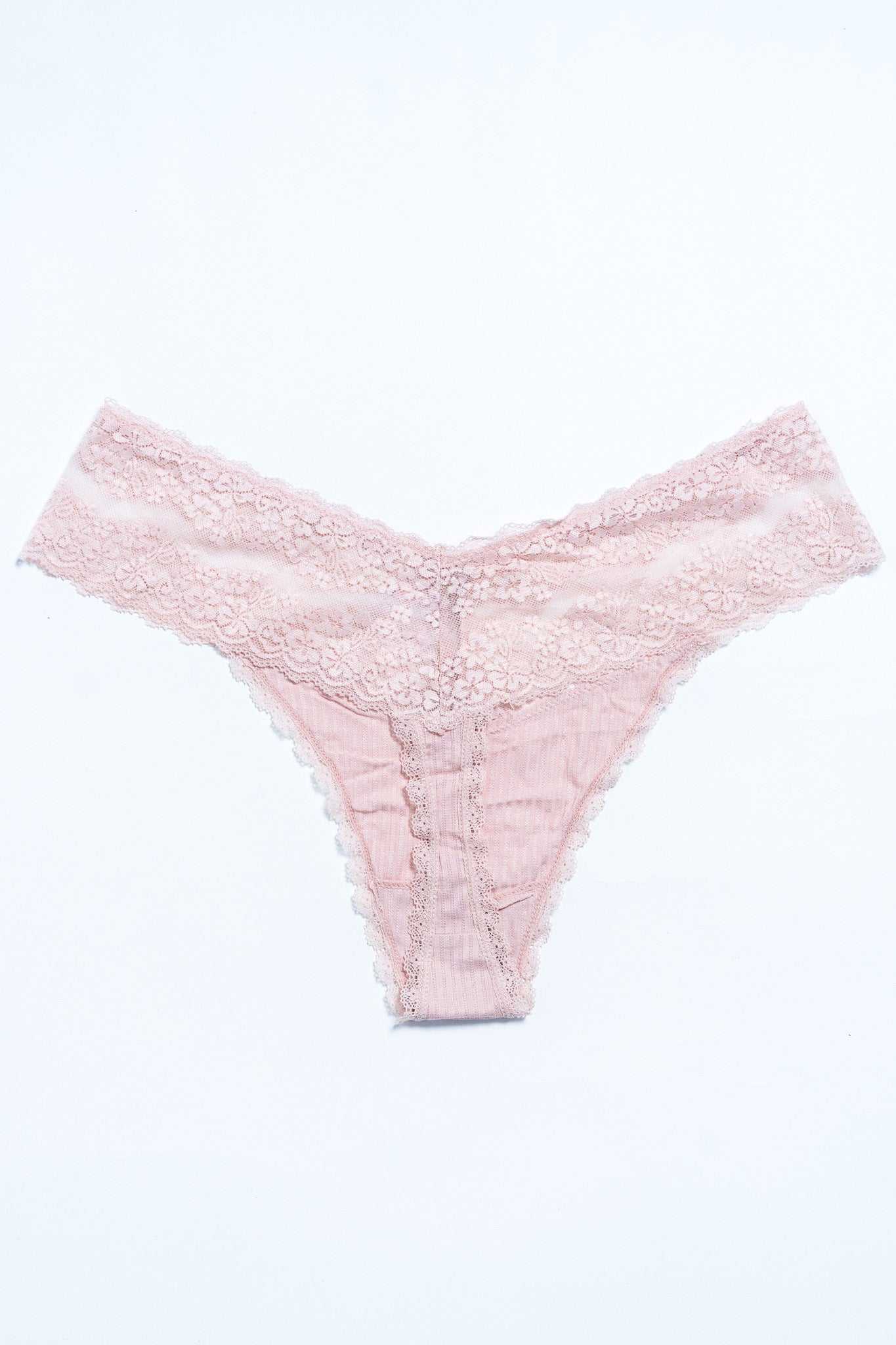 Tanga Curvy Encaje Romántico Negro o Rosa Tallas Extras