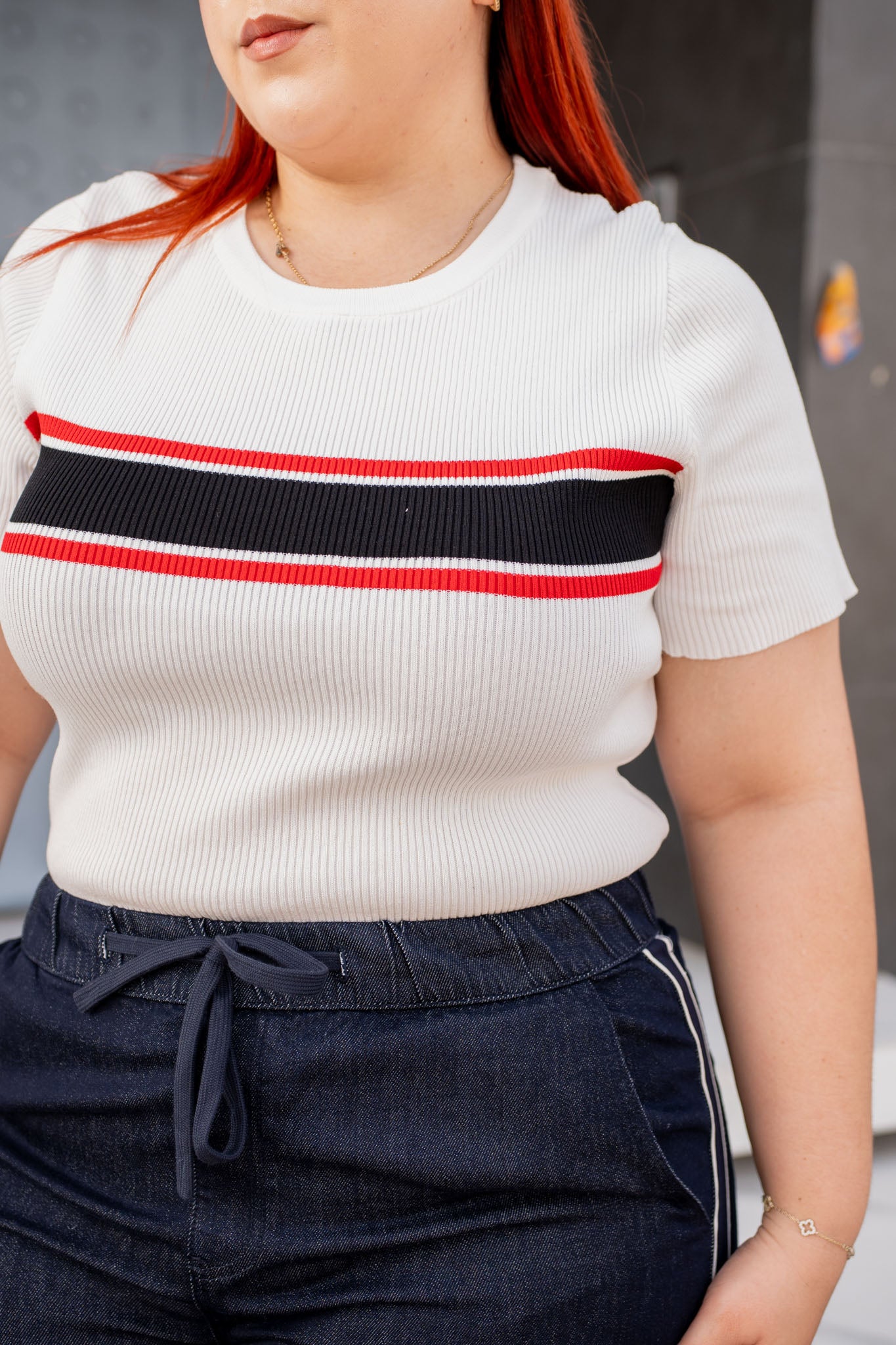 Blusa Canalada con Líneas Curvy Blanca