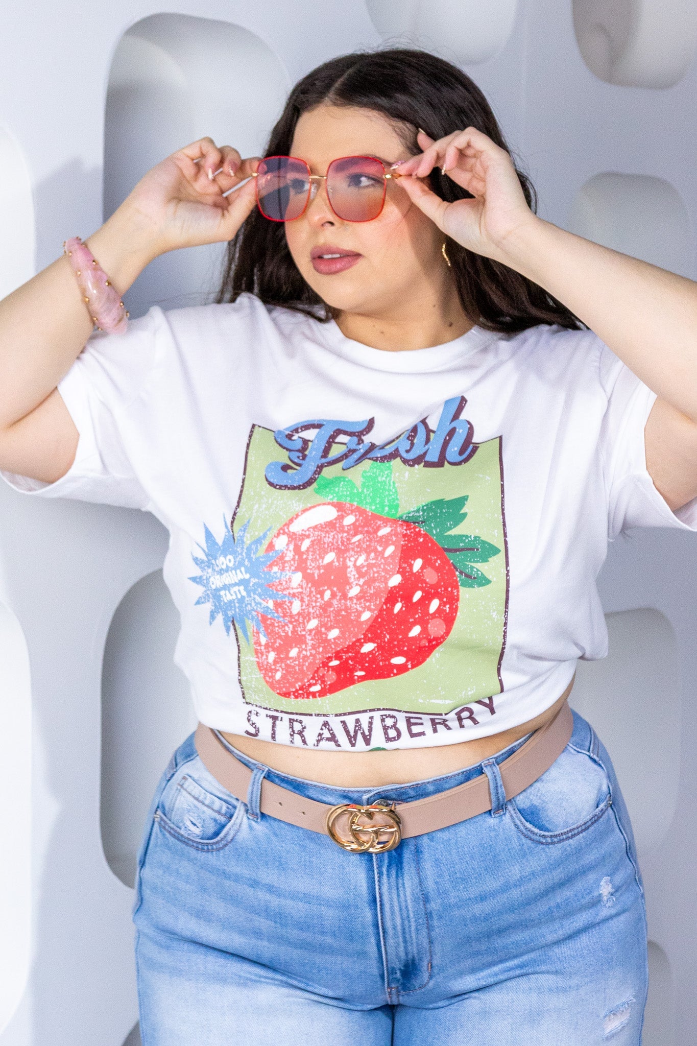 Playera Curvy Oversize Fresh Strawberry Vibes Blanco