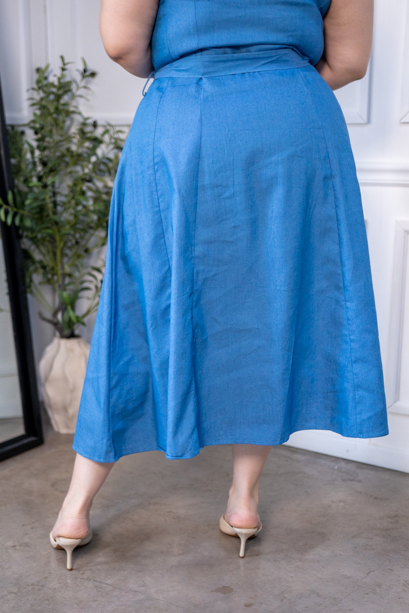 Vestido Curvy Midi Corte A Botones y Cinto Azul Cielo