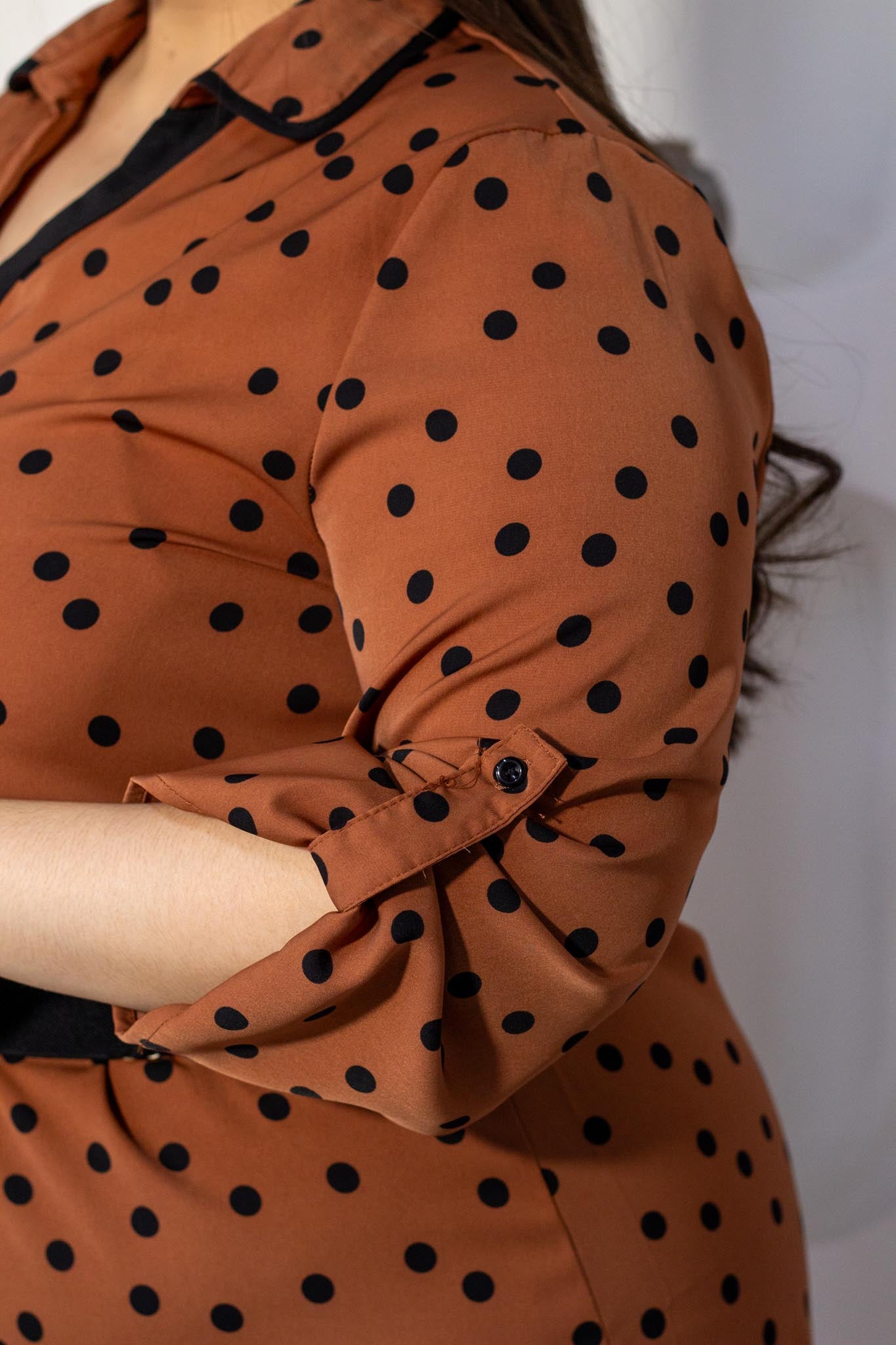 Vestido Camisero Polka con Lazo Curvy Café