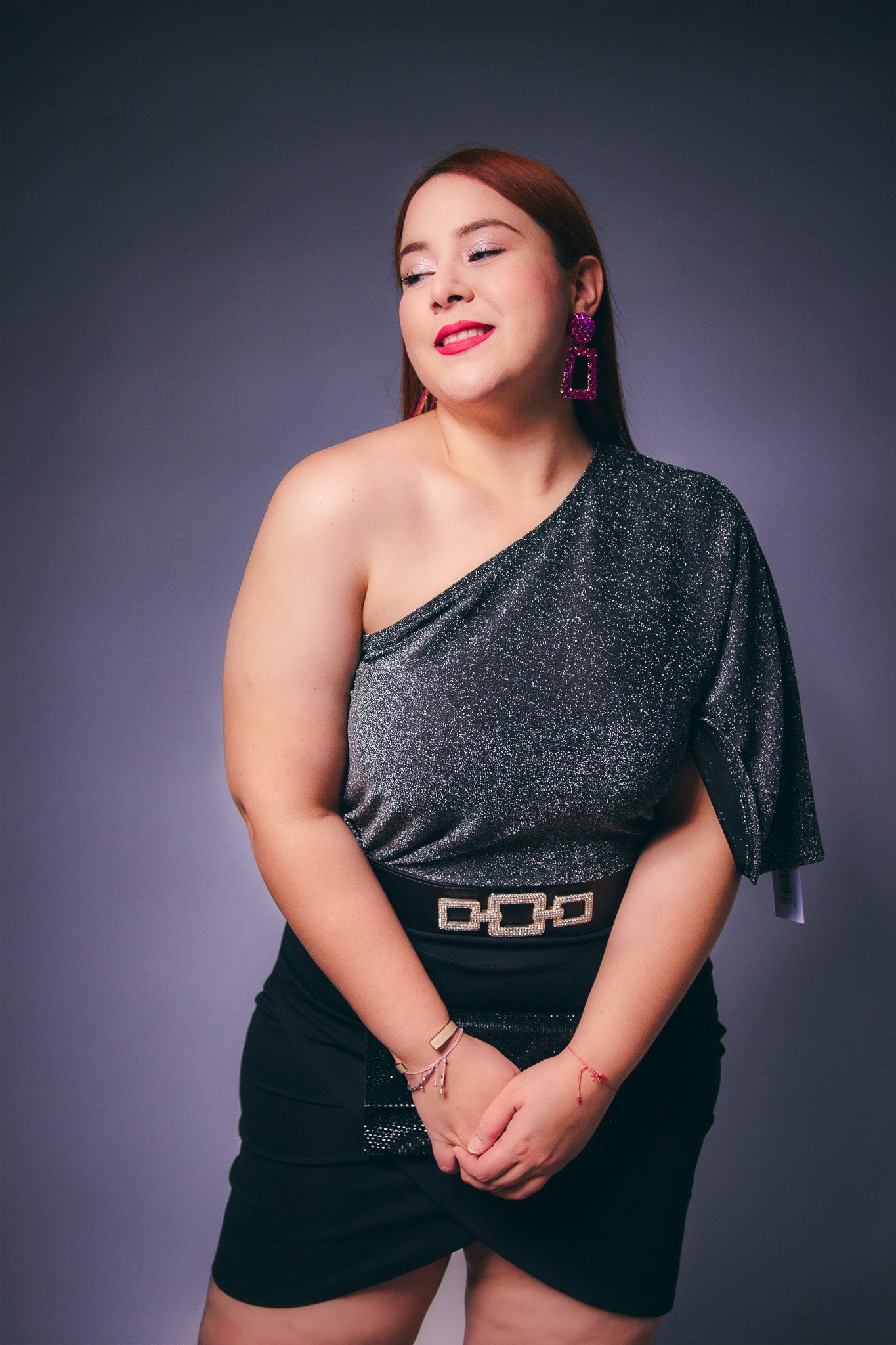 Vestido One Shoulder con Brillos Plata Plus Size para Mujer
