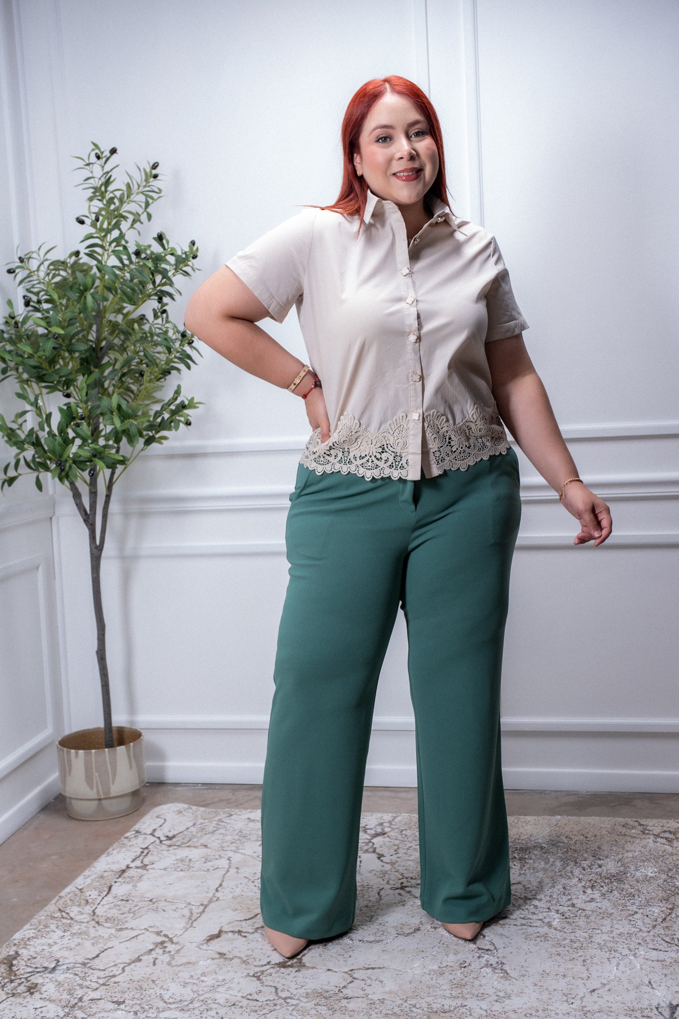 Camisa con bordado cafe y beige
