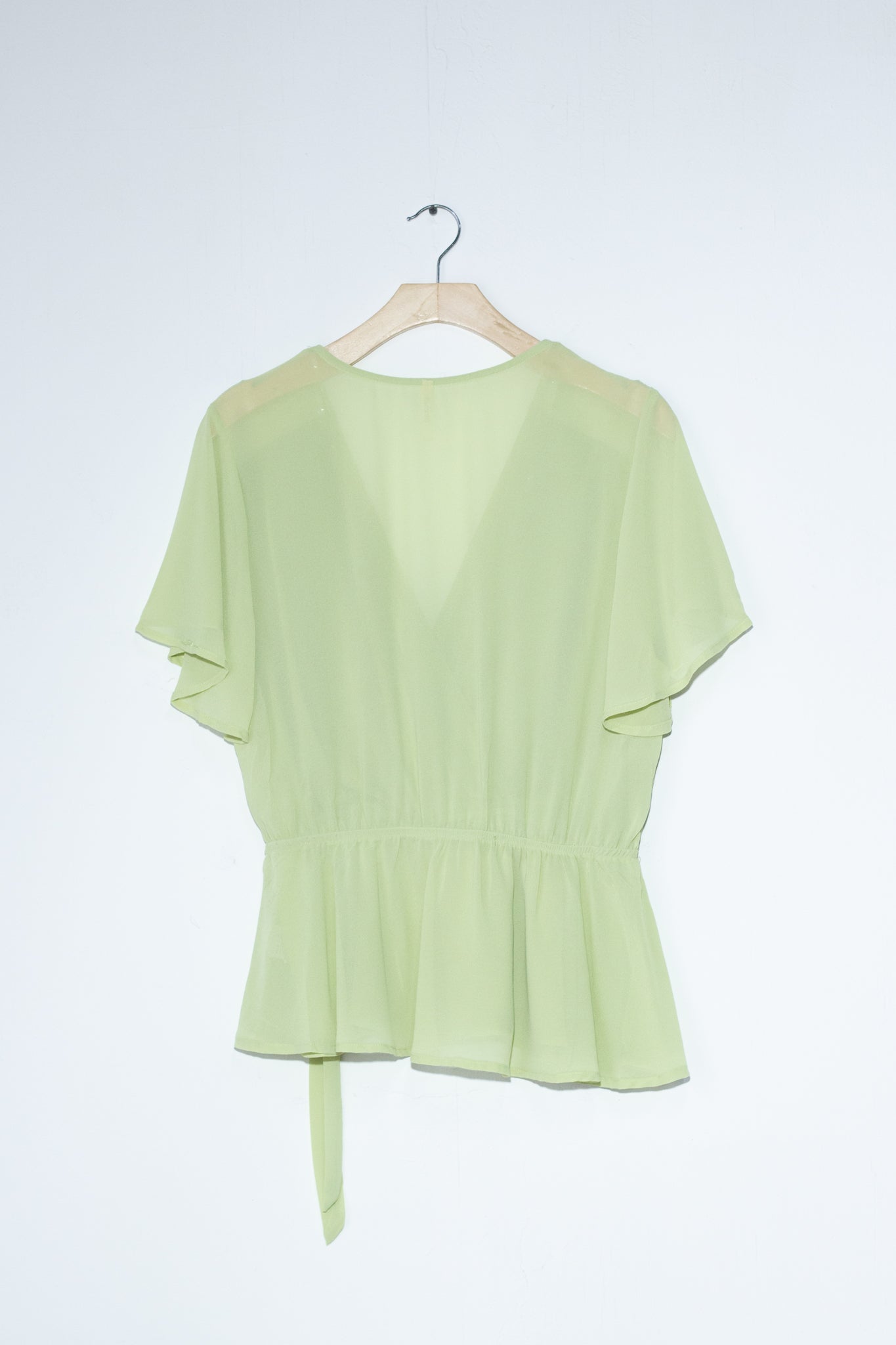Top cruzado liso verde