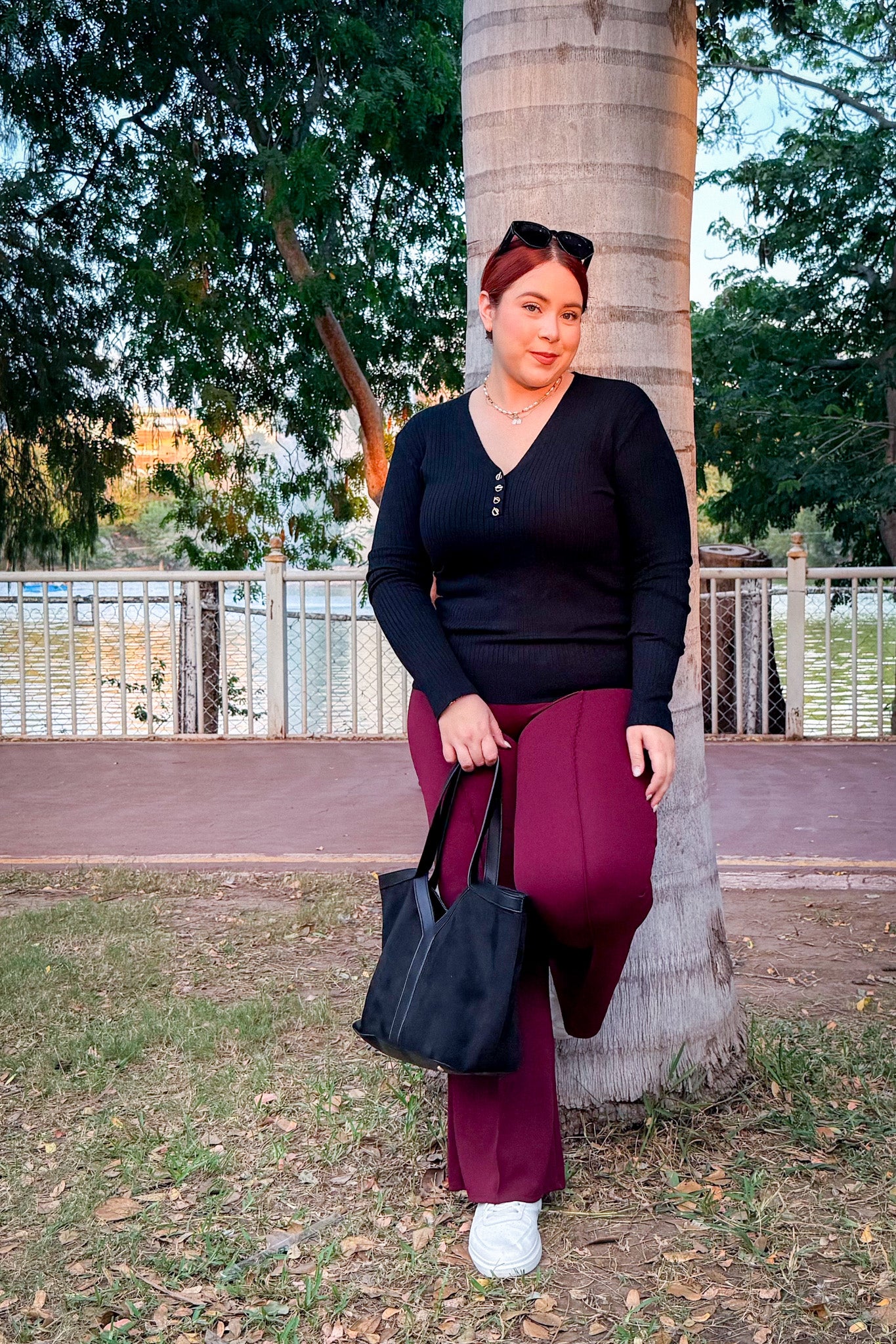 Blusa cuello V c/botones negra