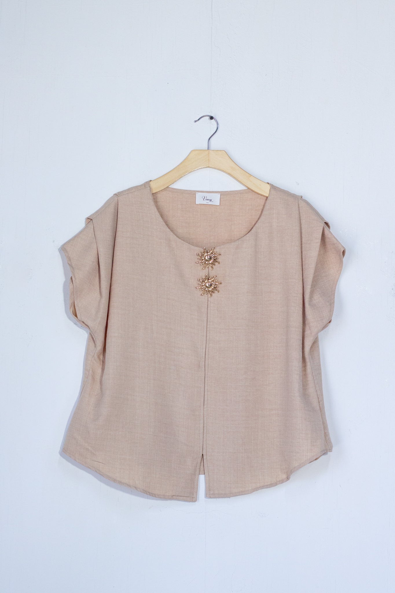 Blusa lisa manga corta hebilla soles