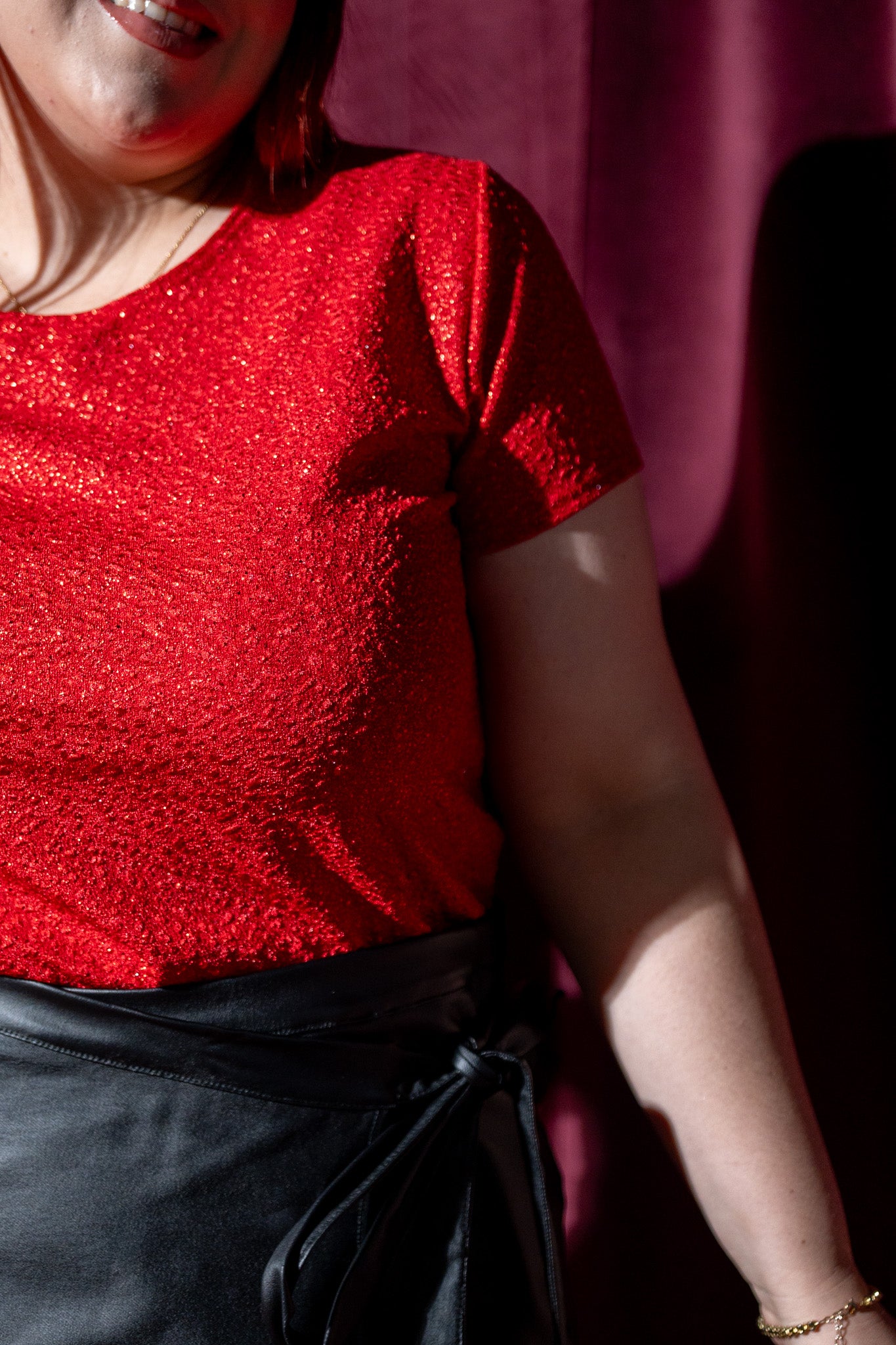 blusa textura brillos roja