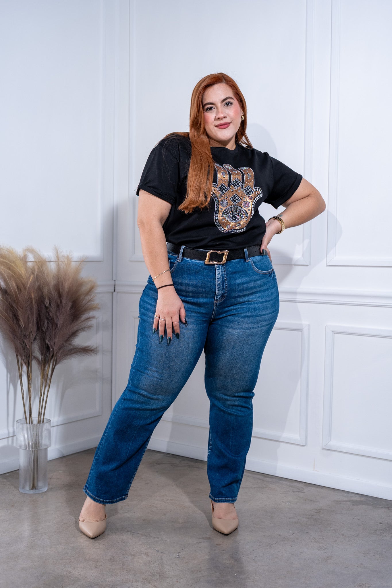 Playera mano piedras neg