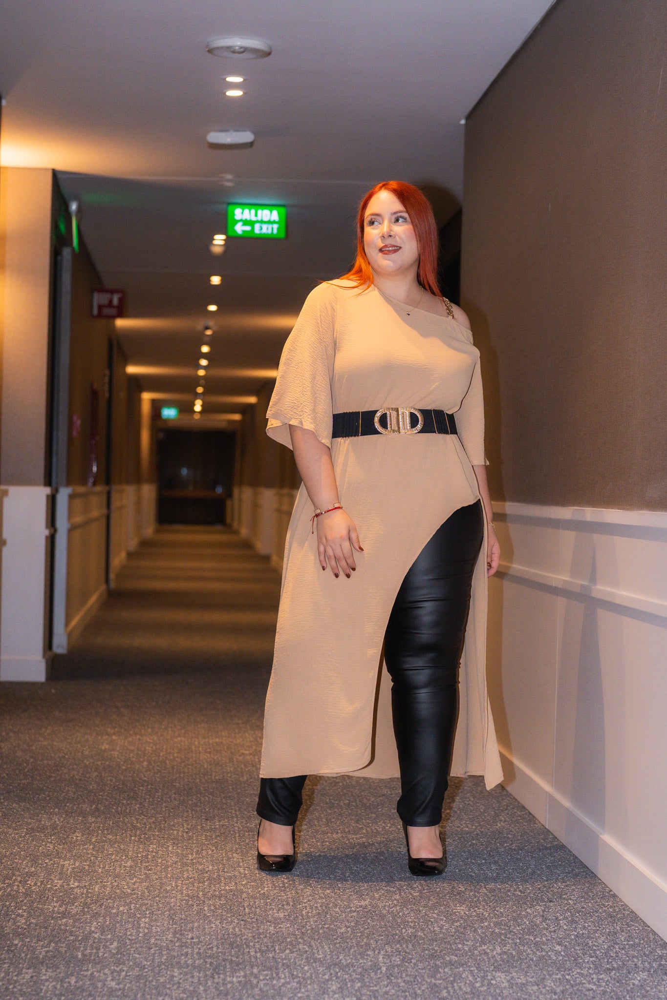 Blusón con cadena beige