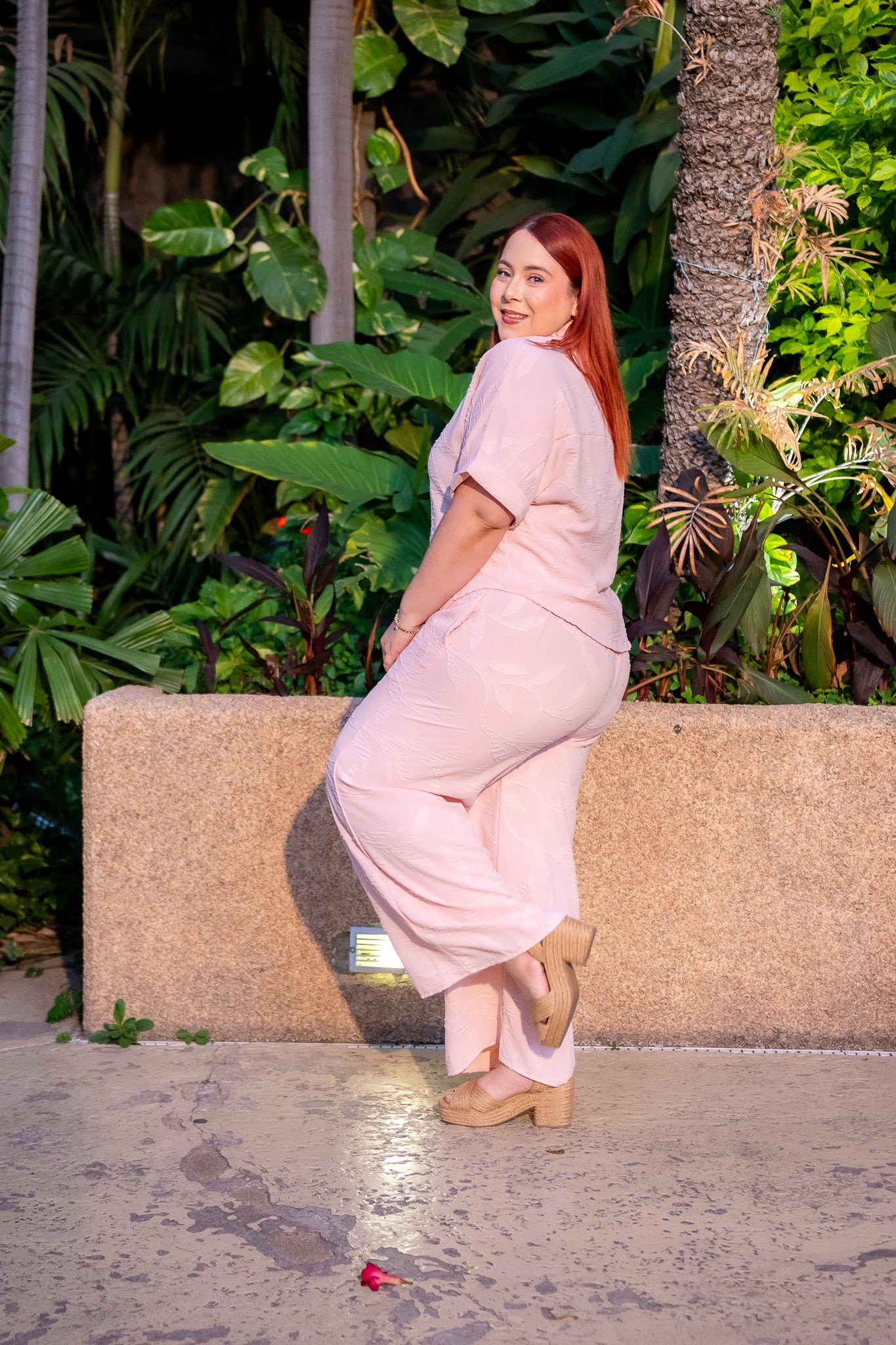 Conjunto de 2 piezas de camisa y pantalón. Elástico en cintura para vacaciones y fiestas de dia.