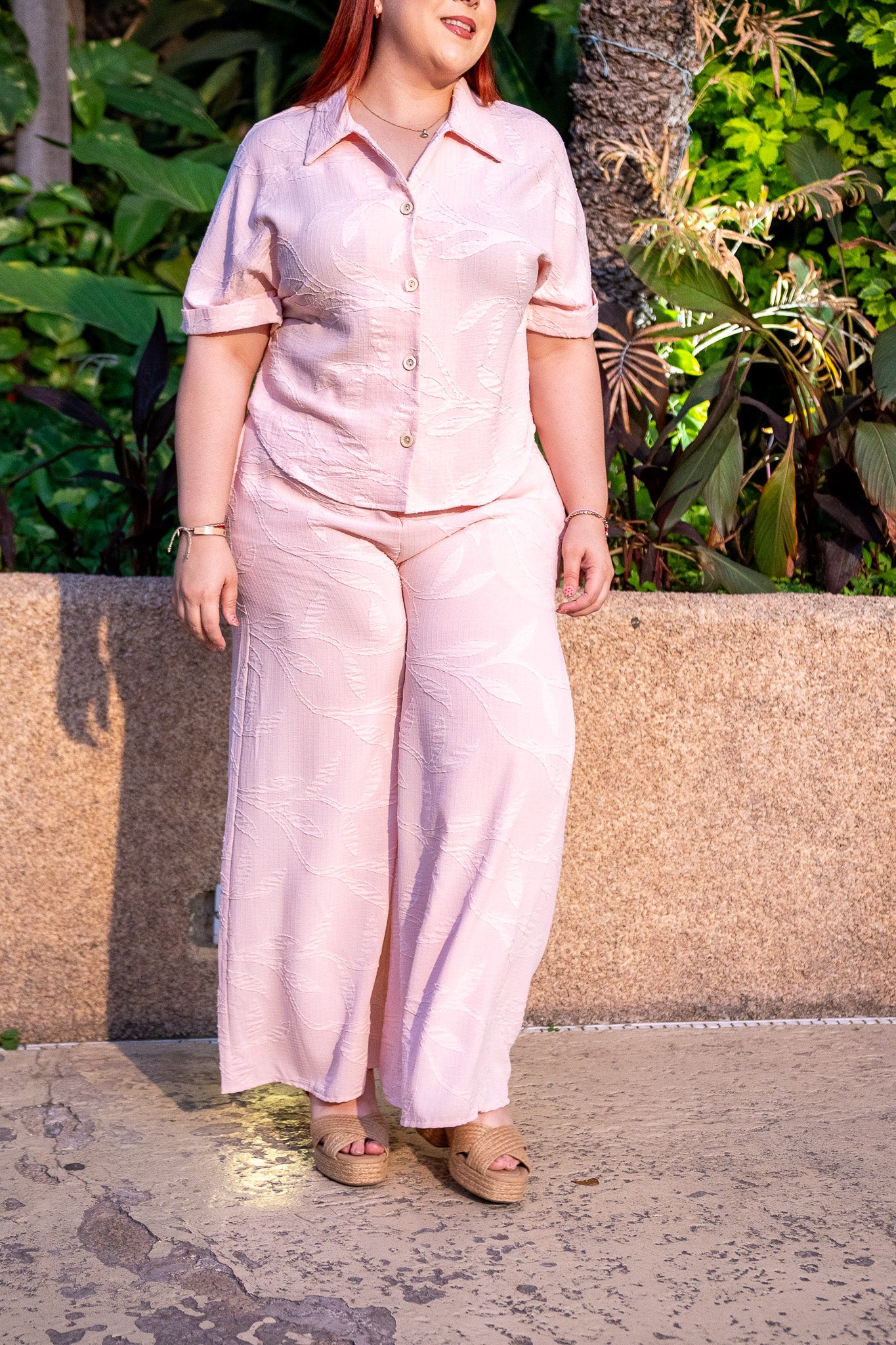 Conjunto de 2 piezas de camisa y pantalón. Elástico en cintura para vacaciones y fiestas de dia.