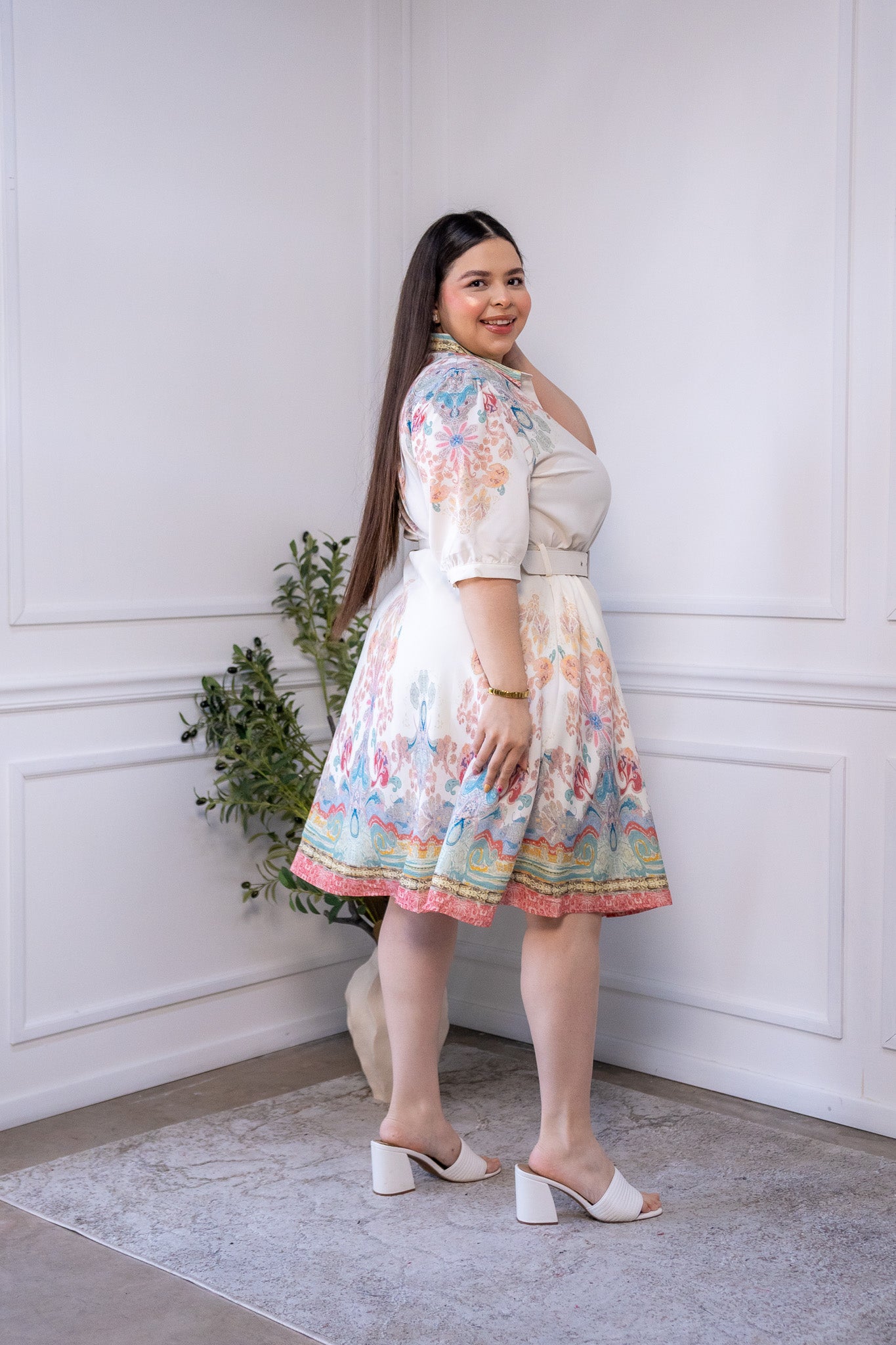 Vestido Curvy Camisero Estampado Beige con Cinto Define Cintura