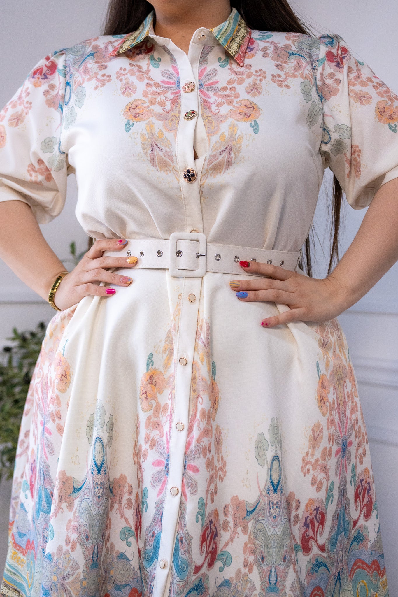 Vestido Curvy Camisero Estampado Beige con Cinto Define Cintura