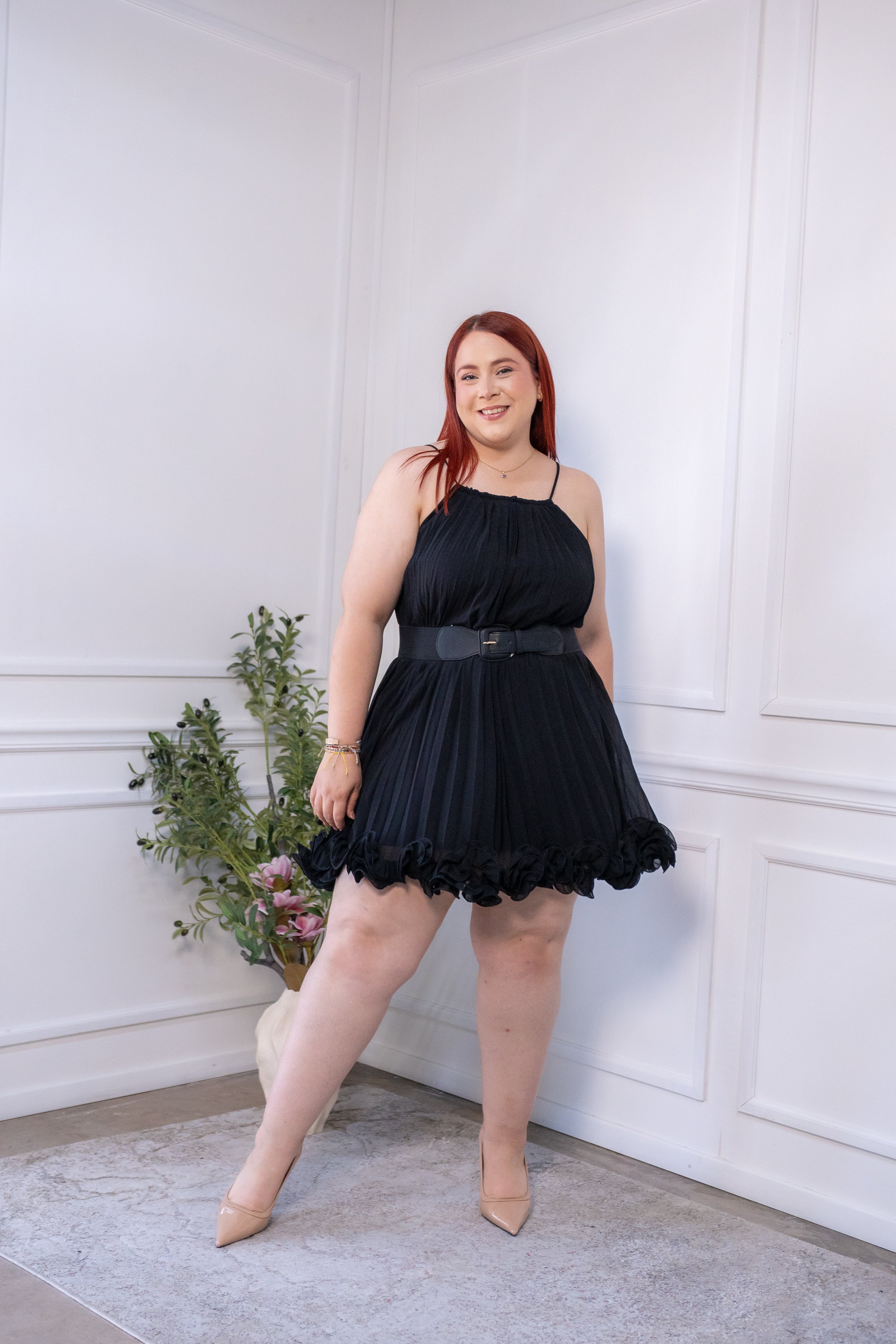Vestido Curvy Coqueto Gasa Plisada Negro con Forro Eventos